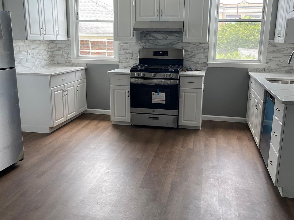 Eat-in Kitchen