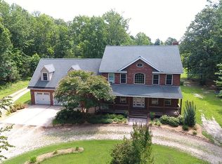 174 Todds Creek Ln, Mathews, VA 23109