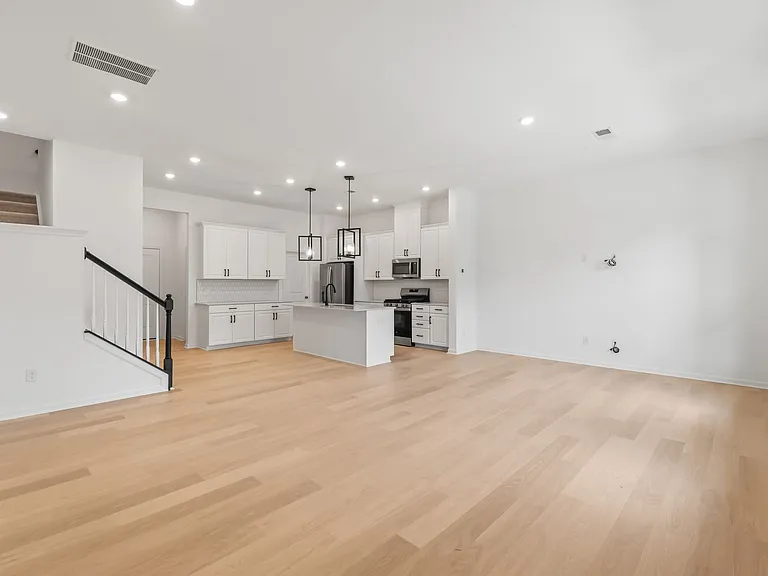 204 Silver Fleet Dr — Photo 4