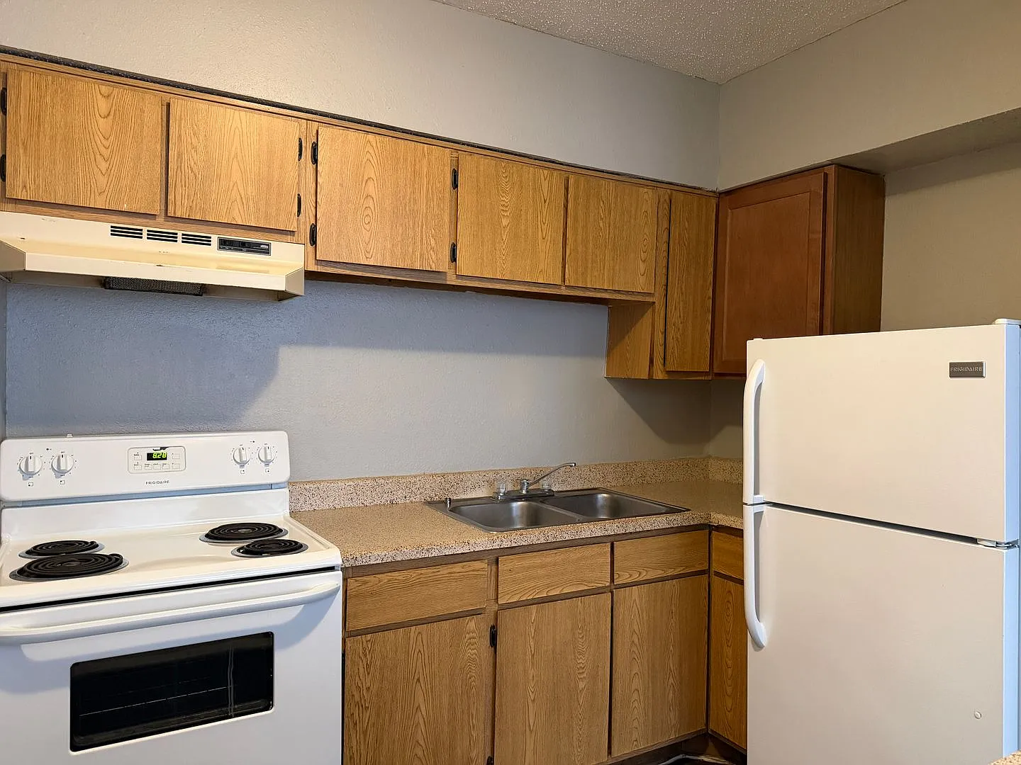 Spacious One Bedroom — Photo 3