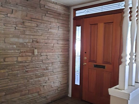2nd image of 546 Brookhollow Dr