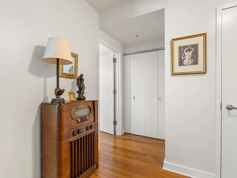 222 Montgomery St #3H — Photo 3