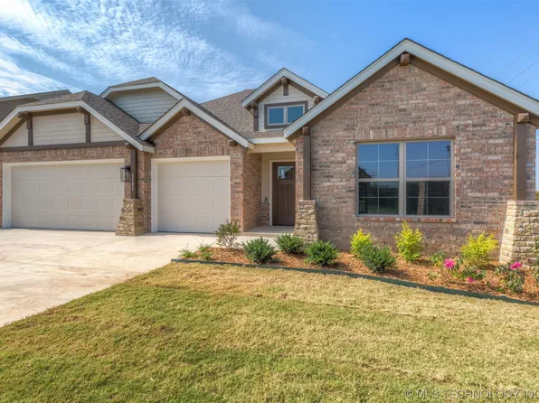 714 Country Club Dr, Tulsa, OK 74127