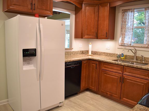 4th image of 7732 Sabre Dr