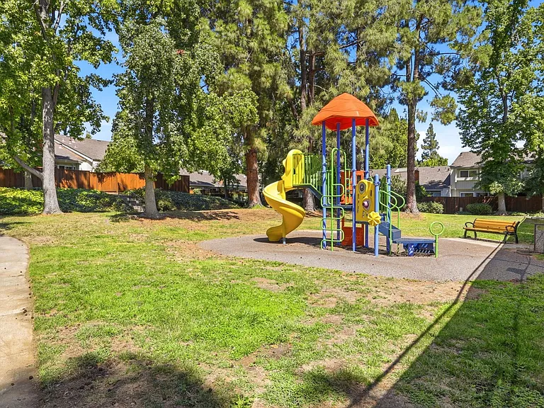 10893 Northfield Sq — Photo 41