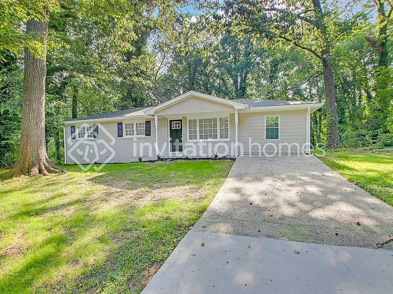 7110 Carolyn Cir — Photo 1