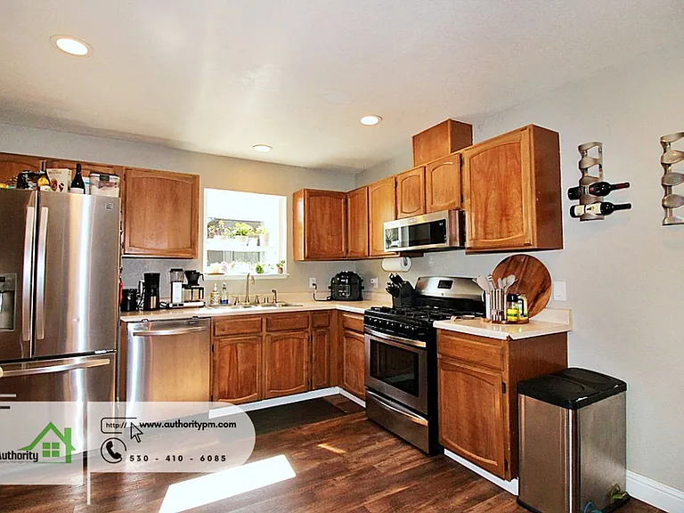 1437 Mariposa Ct — Photo 11