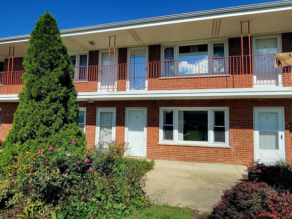 1105 Holiday Ln APT 8, Des Plaines, IL 60016