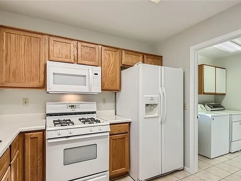 8729 Pennystone Ave — Photo 10