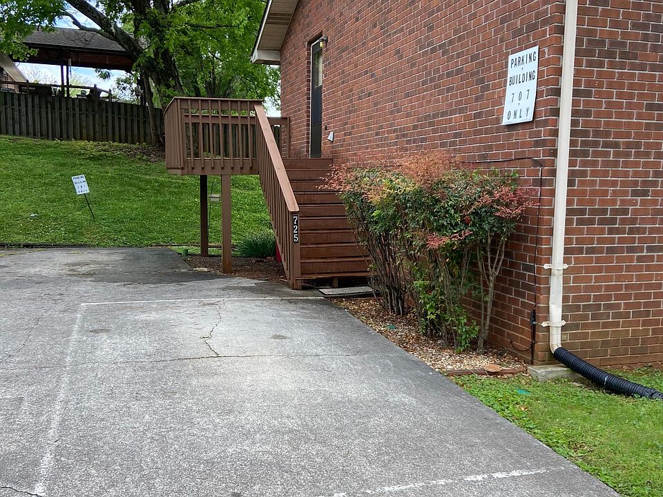 Park at door with exterior deck entrance