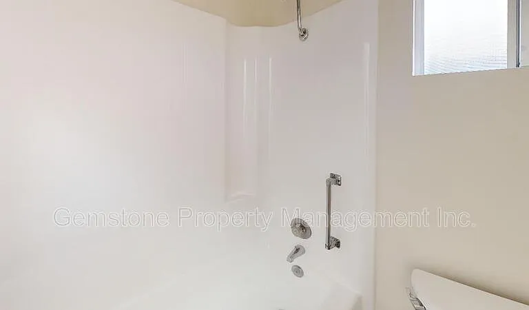 2544 Cornwall St — Photo 20