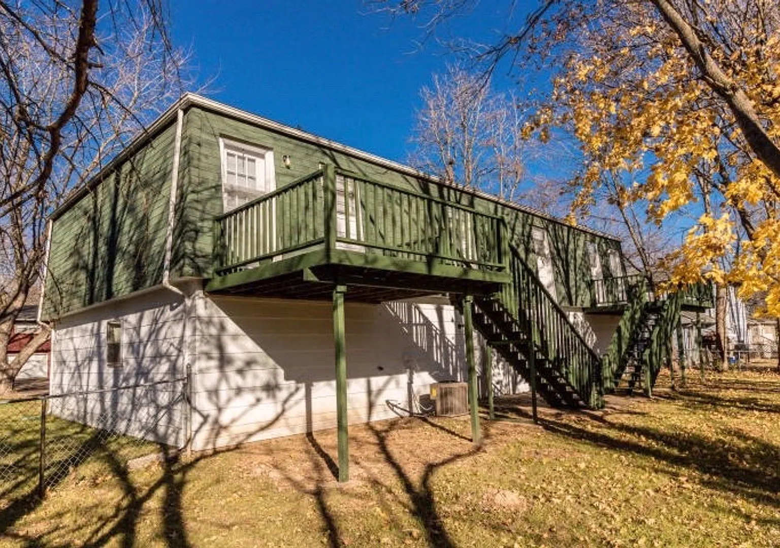 Two Level Duplex with Fenced Yard — Photo 4