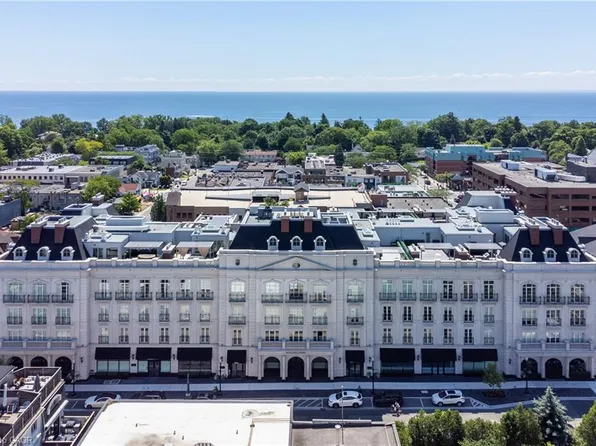 300 Randall St #209, Oakville, ON L6J 0G2