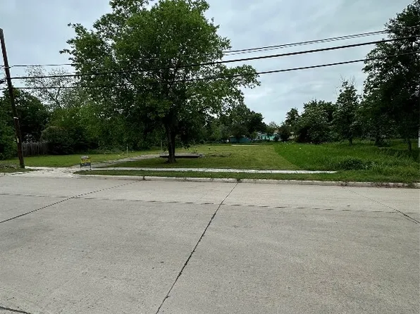 2102 Stanford St, Greenville, TX 75401