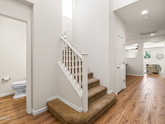 5th image of 3849 S VINEYARD Avenue
