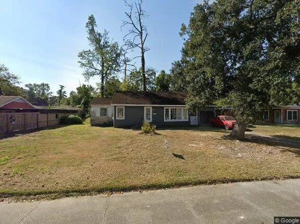 3085 S Willowood Ln, Beaumont, TX 77703