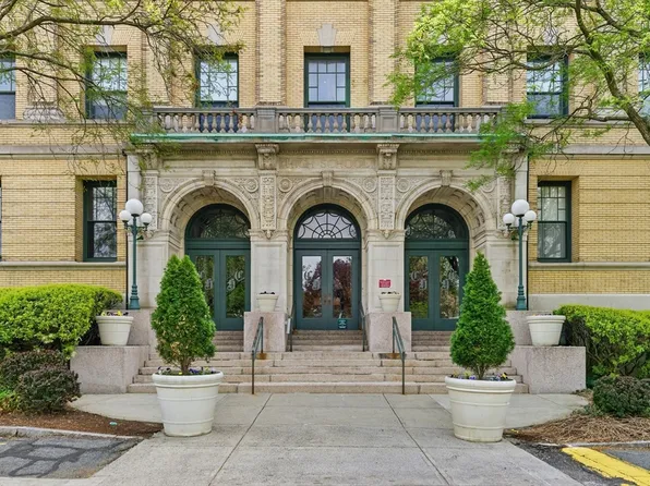 235 State St APT 406, Springfield, MA 01103