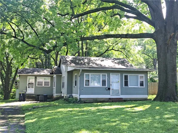 8315 Ward Parkway Pl, Kansas City, MO 64114