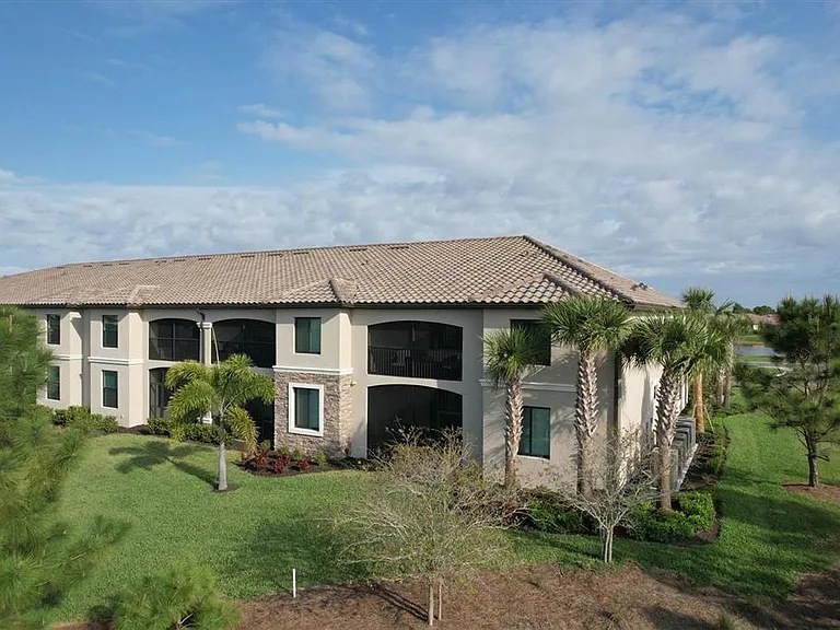 5634 Palmer Cir #201 — Photo 31