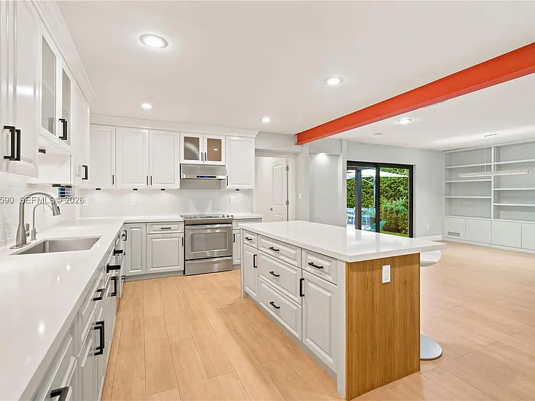 835 Malaga Ave — Photo 10