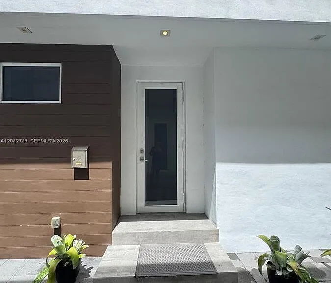 2947 SW 27th Ter — Photo 3