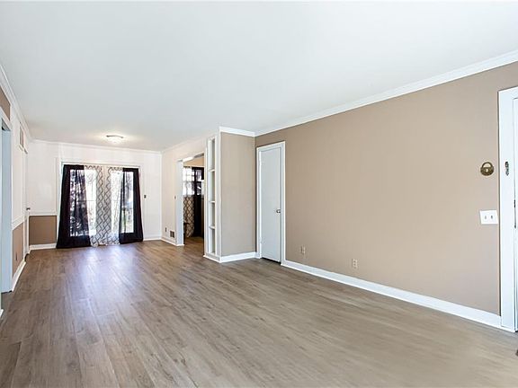 3rd image of 510 Coventry Rd APT 19A
