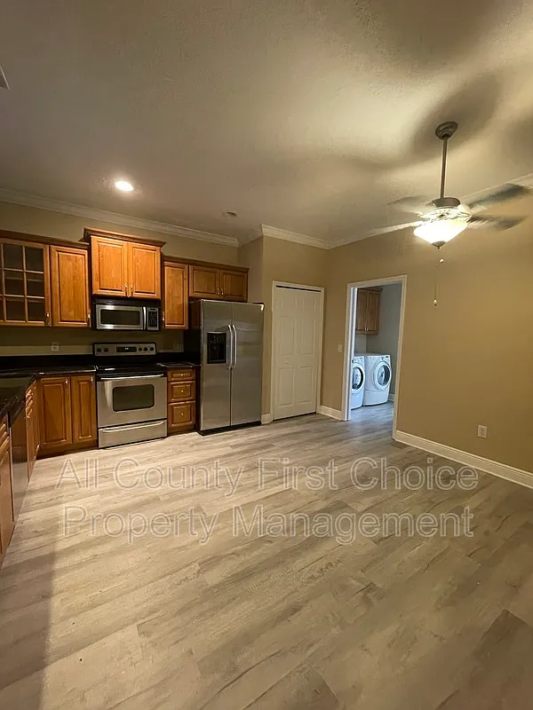 3 bed, 2.5 bath, 2272 sqft, $3,195 — Photo 3