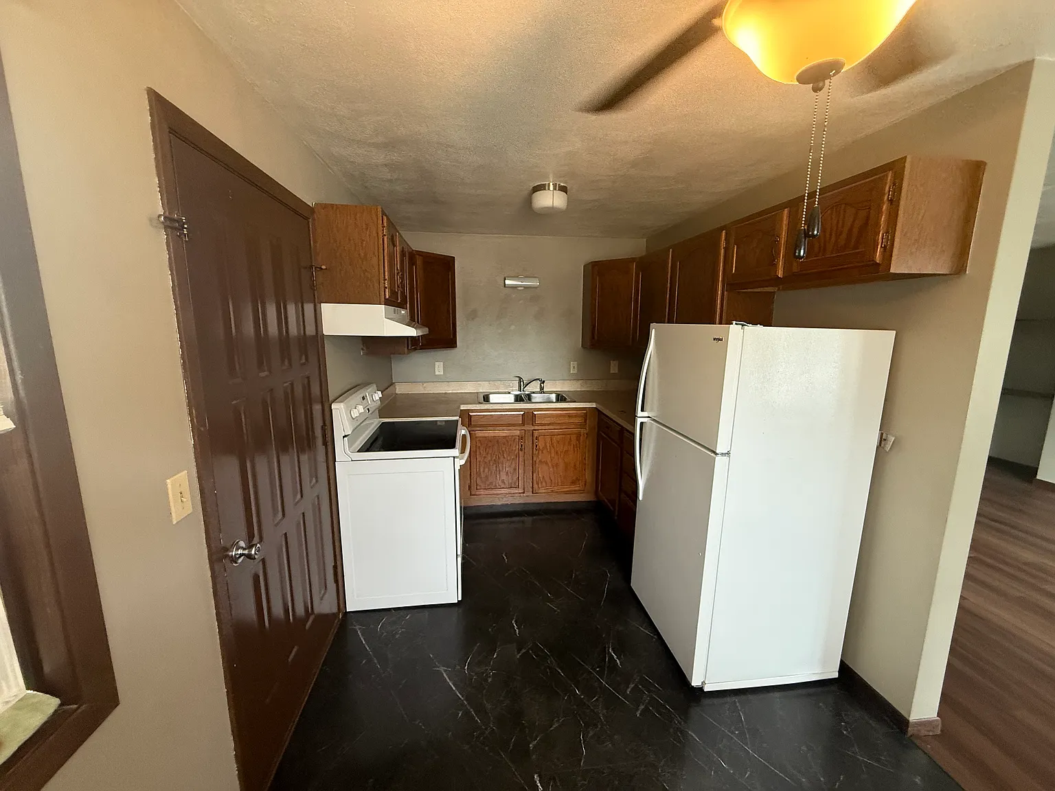 2 bed, 825 sqft, $925 — Photo 3