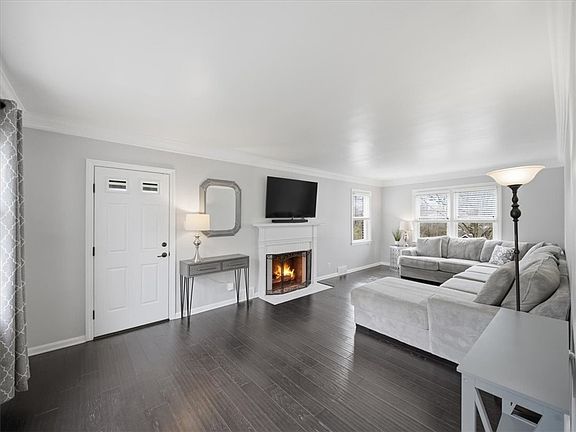 2nd image of 2004 Spring St