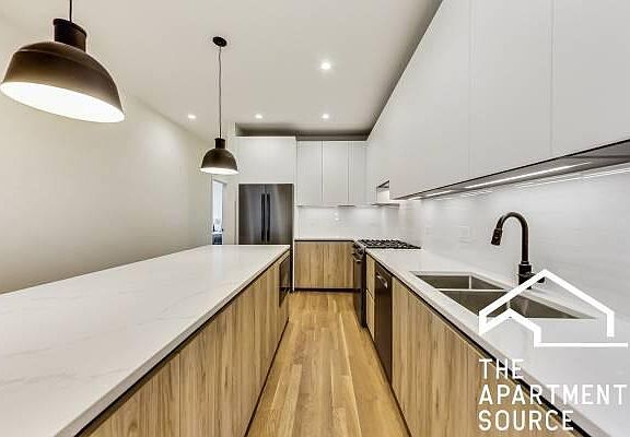 3rd image of 3255 W Evergreen Ave #1R