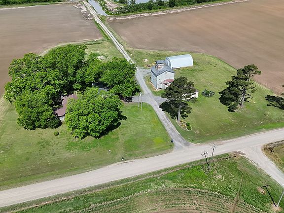 2nd image of 915 Stroh Rd