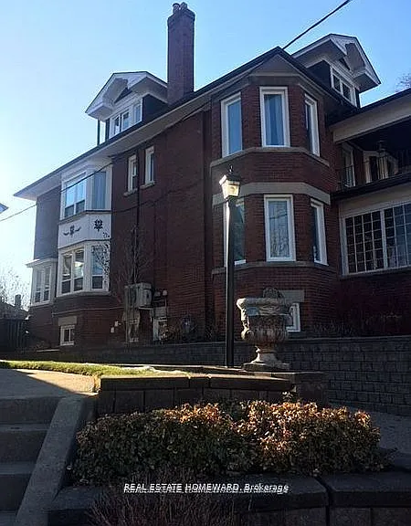 56 Oakwood Ave — Photo 33