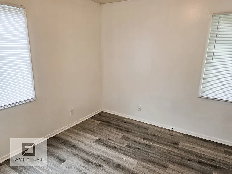 732 Saint Nicholas Dr — Photo 16