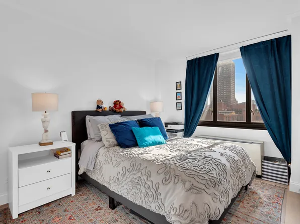 407 Park Avenue South image 4 of 14