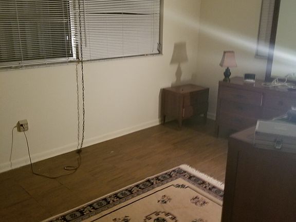 3rd image of 220 Greenway Ave