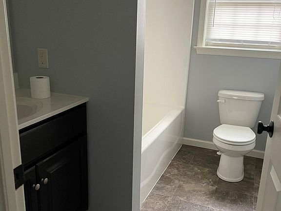 3rd image of 209 N Prospect Hill Dr