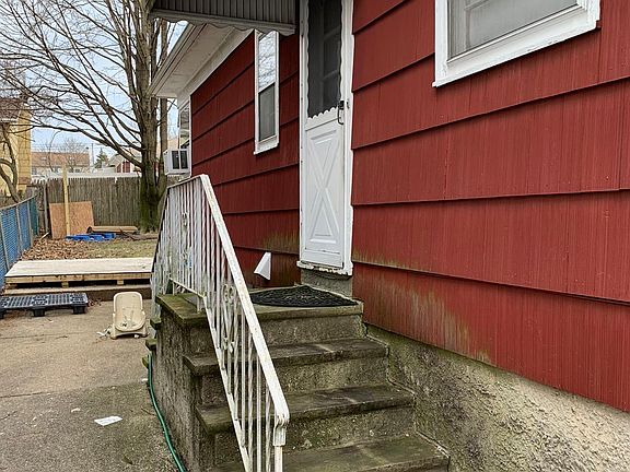 3rd image of 247 Wellbrook Ave #2
