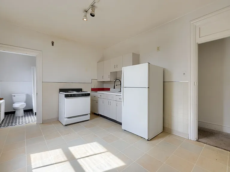 240 E Frederick St #2 — Photo 8