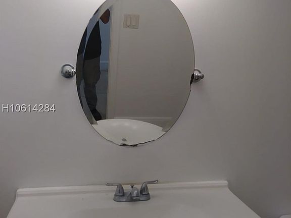 5th image of 1269 SW 46th Ave APT 2405