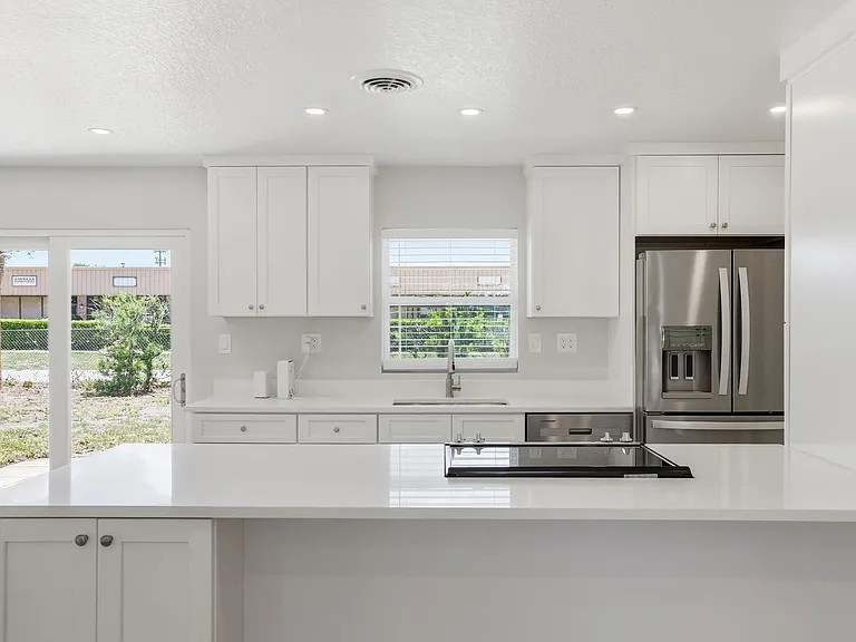 3817 Bainbridge Ave — Photo 2