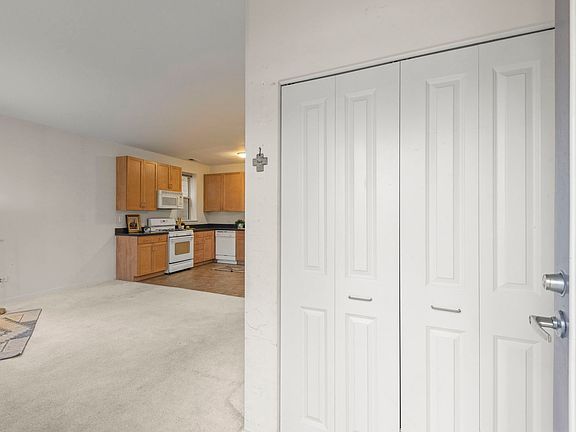 3rd image of 915 S Lytle St APT 102