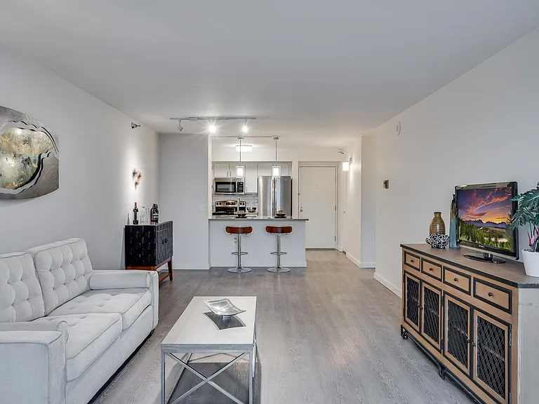 Laurel Village Apartments — Photo 40