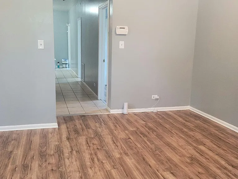8801 S Escanaba Ave #1F — Photo 2