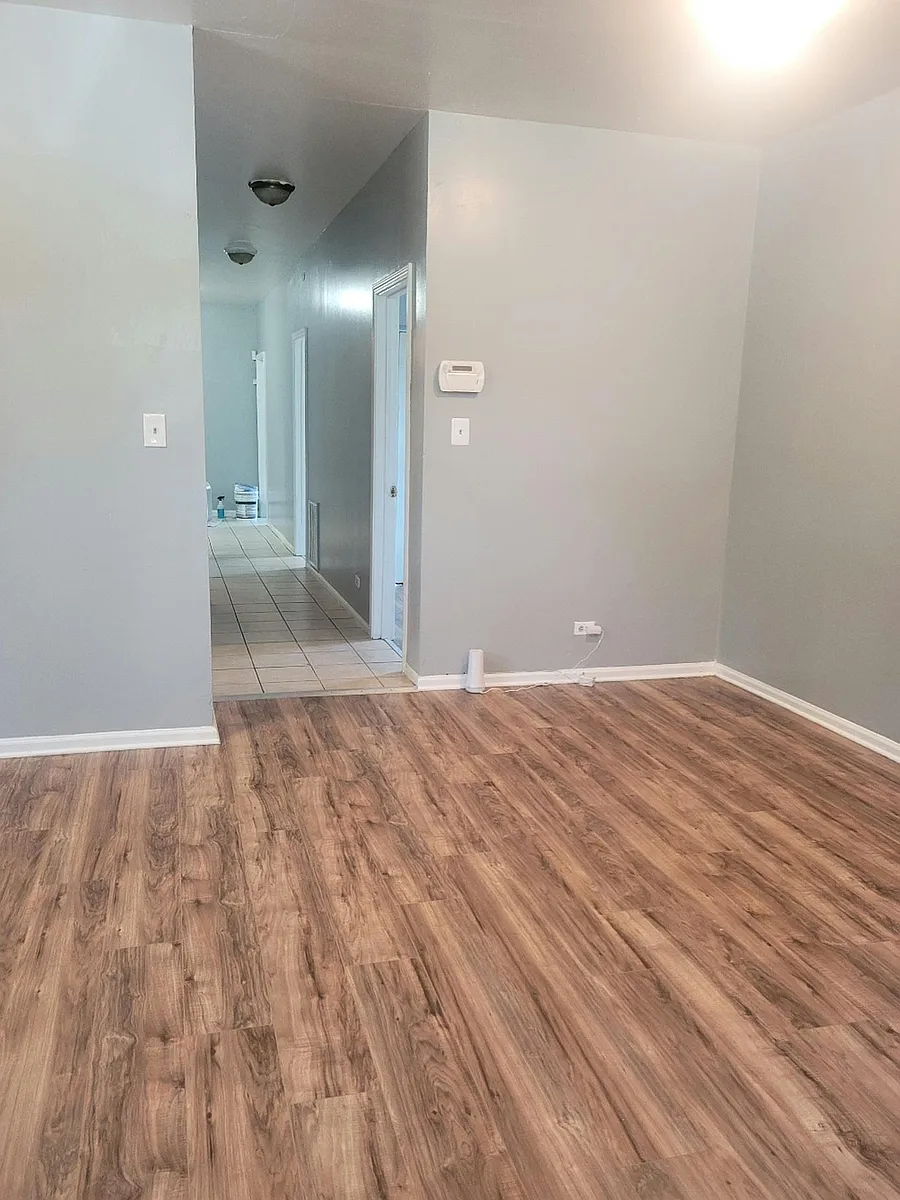 Building Photo - 8801 S Escanaba Ave #1F