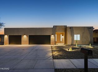 121 W Calle Escudilla, Green Valley, AZ 85614