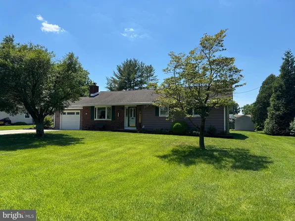 3 Kennedy Dr, Cookstown, NJ 08511