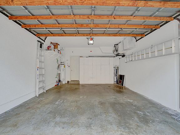 4th image of 200 NE 14th Avenue #8