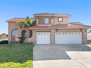 2073 W Summerset Dr, Rialto, CA 92377