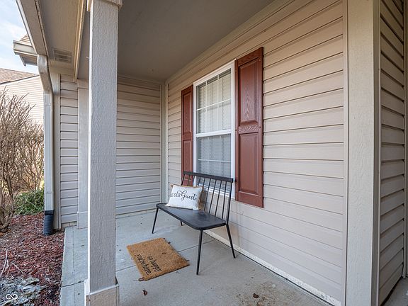 3rd image of 901 Heatherwood Dr