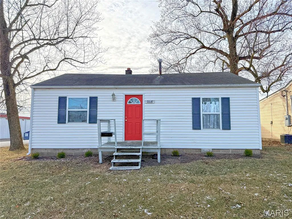 1018 Frick Ave photo 1
